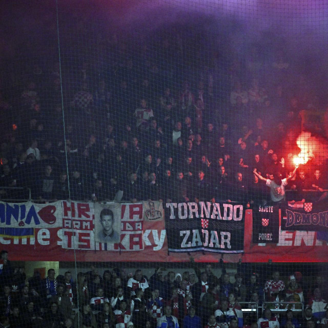 Ilustracija: Hrvatski navijači u Pragu