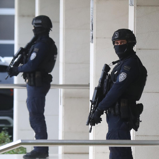 Interventna pravosudna policija ispred Županijskog suda u Splitu