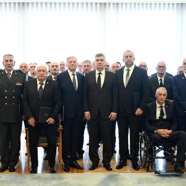 Dobitnici činova i odlikovanja