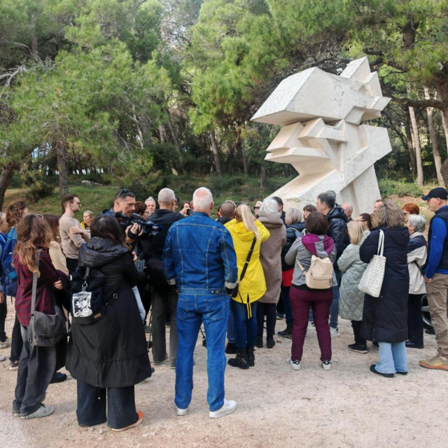 Presica za Lungomare, Pula
