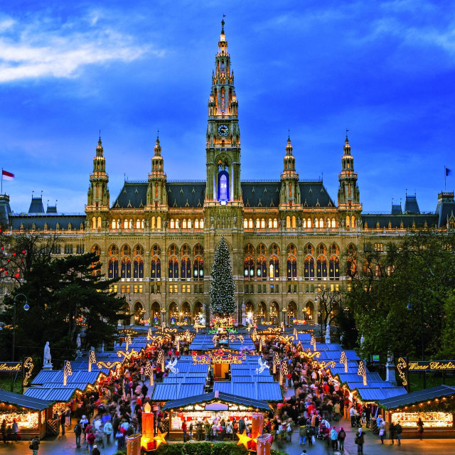 Božićni sajam ispred gradske vijećnice