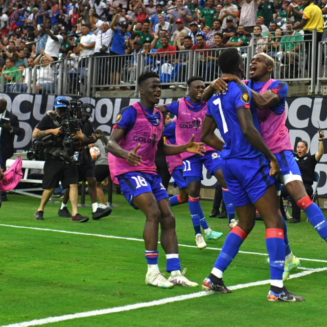 Nogometaši Haitija u proslavi pogotka