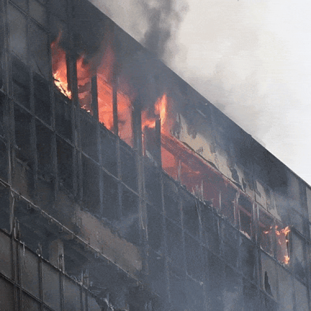 Vjesnikov neboder u plamenu