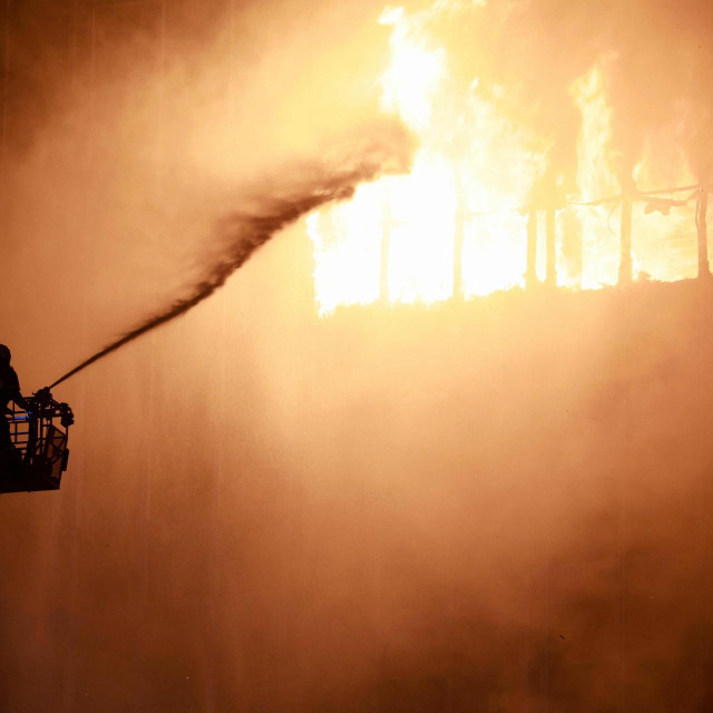 Gašenje požara u Vjesnikovom neboderu