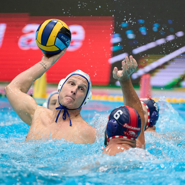 Ivan Buljubašić, Mladost - Olympiacos