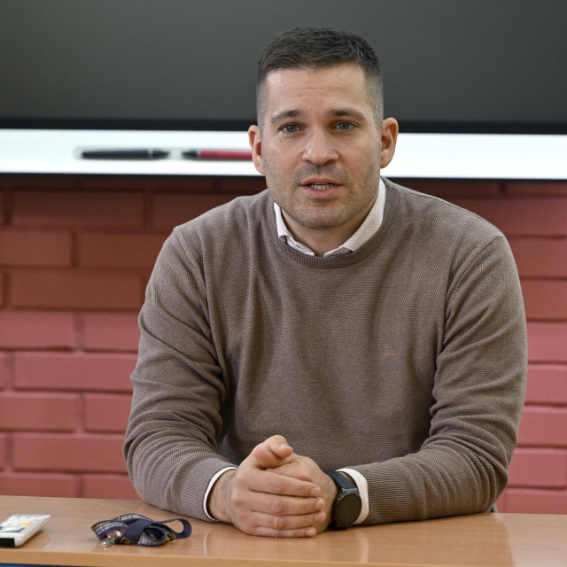 Profesor Dejan Nemčić