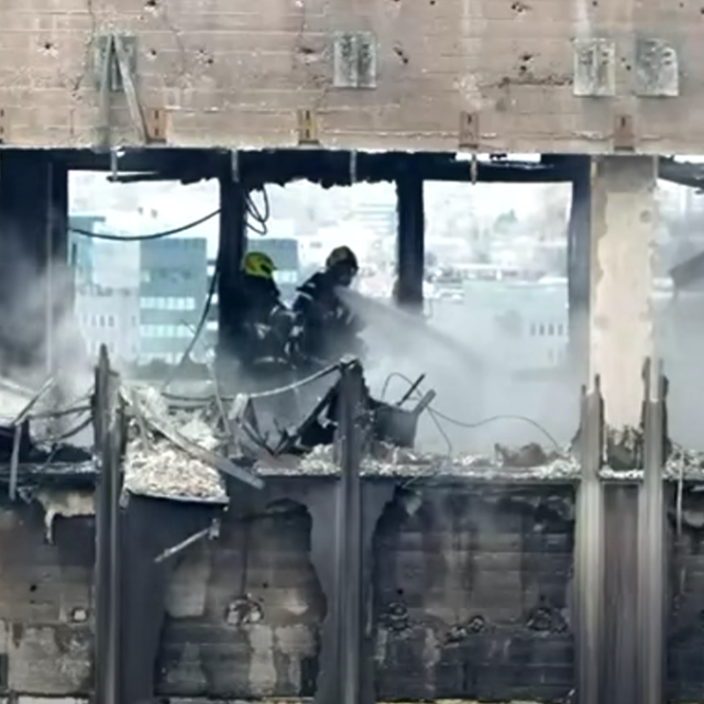 Vatrogasci u Vjesnikovom neboderu