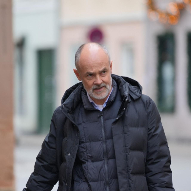 Lawyer Anders Nemeth, representing Norwegian football player Andreas Schjelderup (unseen), arrives at the Copenhagen City Court, on November 19, 2025. Nemeth represents Norwegian football player Andreas Schjelderup, who shared a video of a sexual nature that included minors.
”Schjelderup made a mistake, a very serious mistake, for which he is criminally liable,” the head of the Norwegian football association, Lisa Klaveness told reporters. She added that he would plead guilty at a hearing at a Danish court on November 19. (Photo by Emil Helms/Ritzau Scanpix/AFP)/Denmark OUT