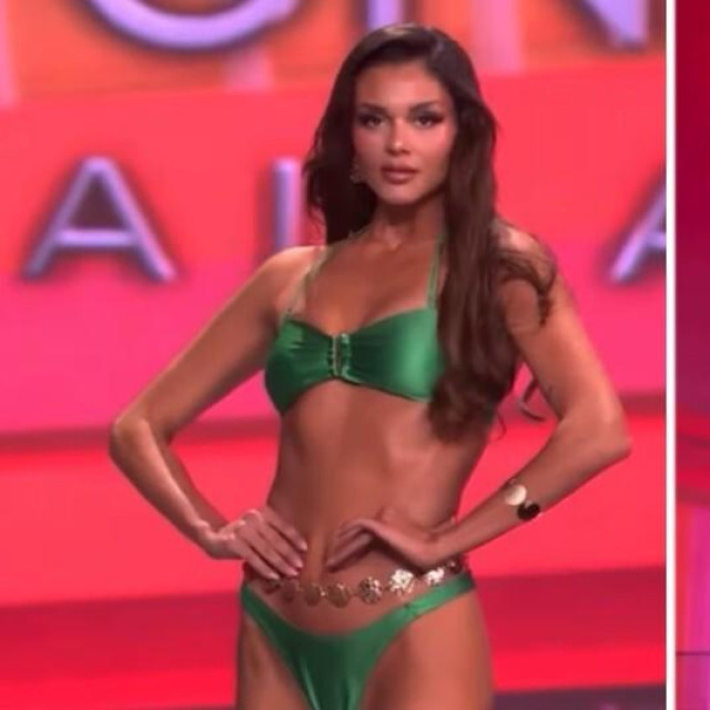 Laura Gnjatović u kupaćem kostimu