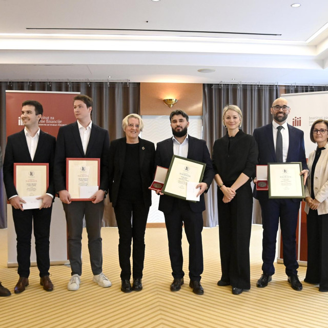 Dodjela nagrade Zaklade prof.dr. Marijan Hanžeković.
Na fotografiji: Vjekoslav Bratić, Mihael Brusan, Jakov Čorak, Katarina Ott, Frane Banić, Dora Hanžekovic, Guzman Gozales Torres, Ivana Jović, Branko Stanić
