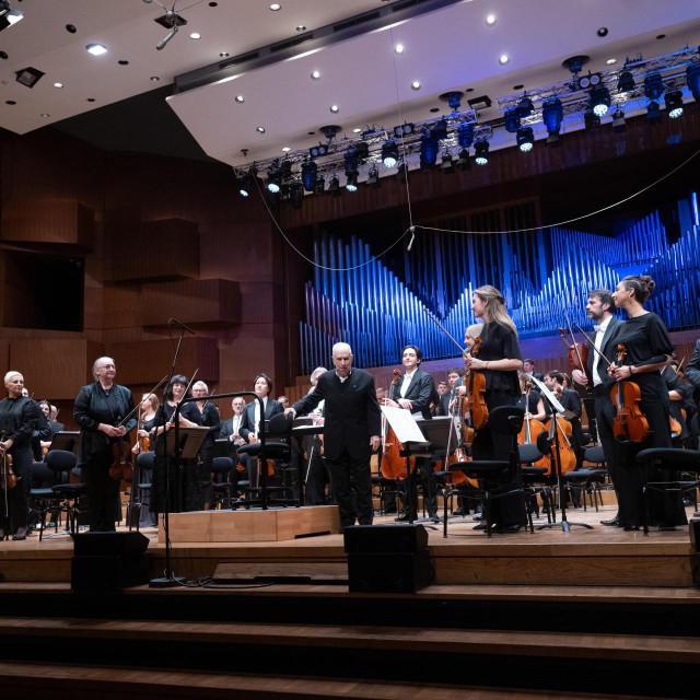 Koncert Zagrebacke filharmonije u KD Vatroslav lisinski - Plavi ciklus uz dirigenta Lawrenca Fostera i Andreia Korobeinikova na klaviru