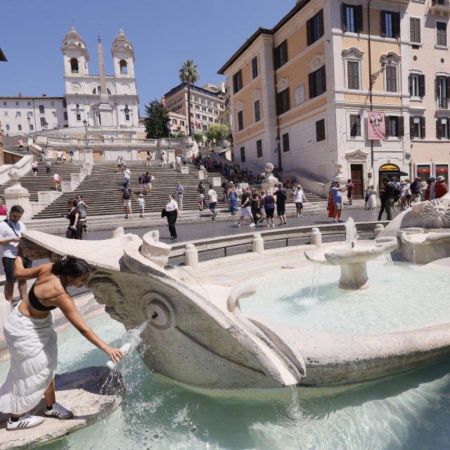 Piazza di Spagna: ‘Teško mi je danas dokučiti zašto sam uopće krenula u Rim, tako sumanuto, sama, bez ikakvog dobrog razloga osim onog osjećaja slobode‘
