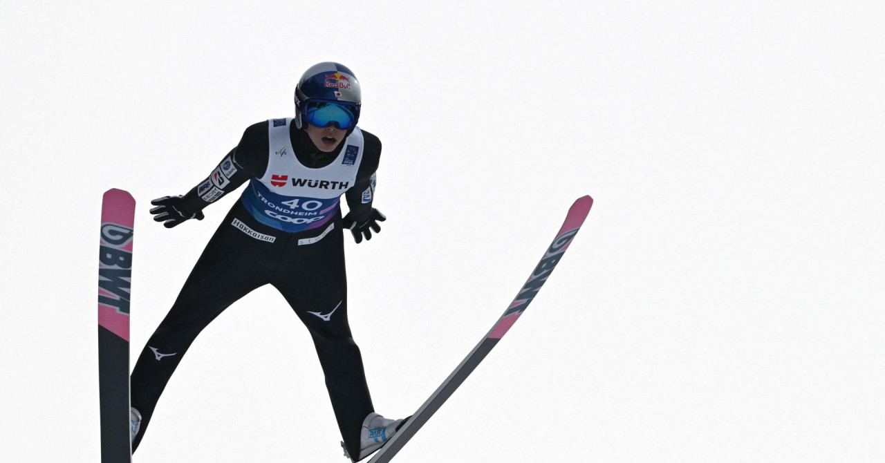 Japonska mešana ekipa zmagala na uvodni tekmi svetovnega pokala v smučarskih skokih v Lillehammerju