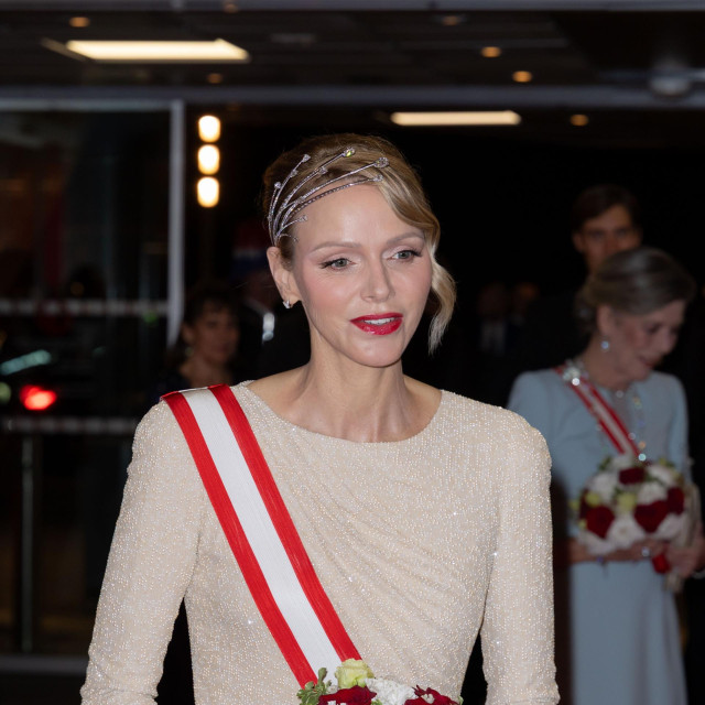 Princeza Charlene na svečanoj je gala večeri zablistala u kreaciji s potpisom Armani Privéa