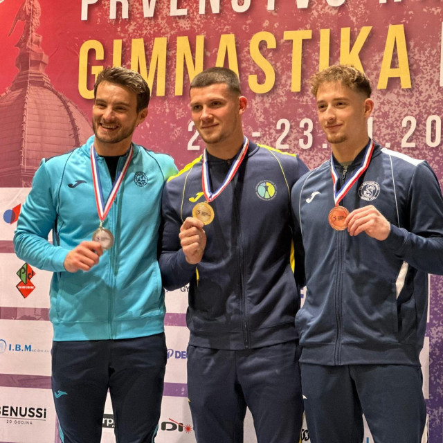 Prvak Ilija Kovtun na postolju između Marka Jovičića i Liama Rabića