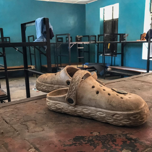 Tenisice u učionici škole u kojoj se dogodila otmica