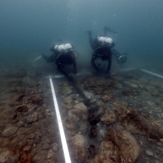 Potopljeno neolitičko nalazište između Neviđana i otočića Školjića uz obalu Pašmana