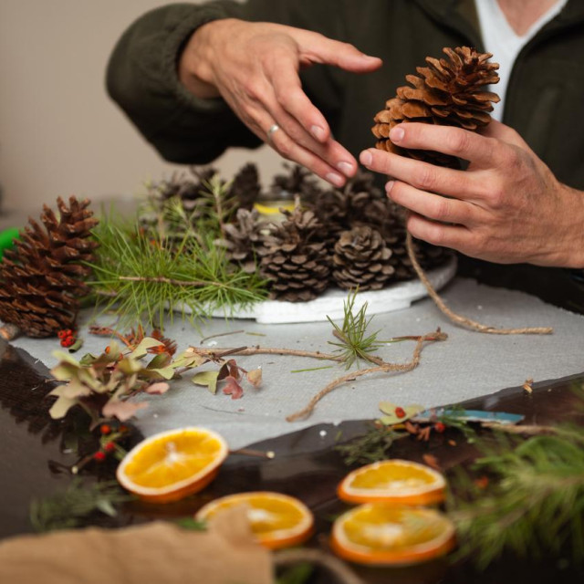 Napravite sami božićne dekoracije za stol ove godine