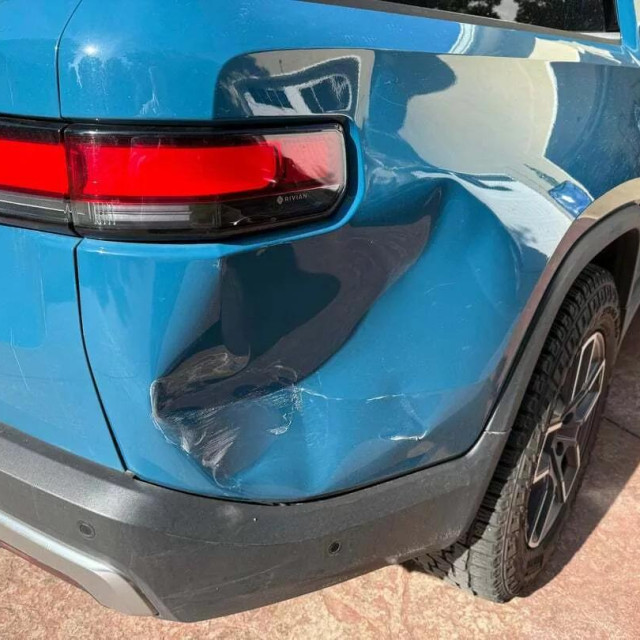 Mala, ali skupa šteta na Rivianu