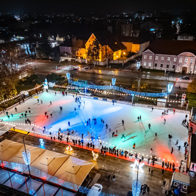Ice Wonderland ledeni je park koji se prostire na čak 1900 četvornih metara leda