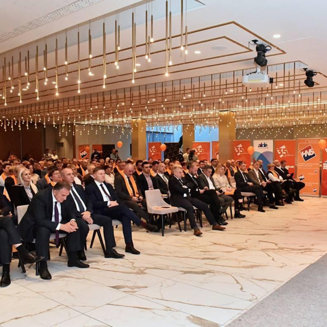 Na fotografiji: Radimir Čačić, Ivan Vrdoljak i Matija Posavec 