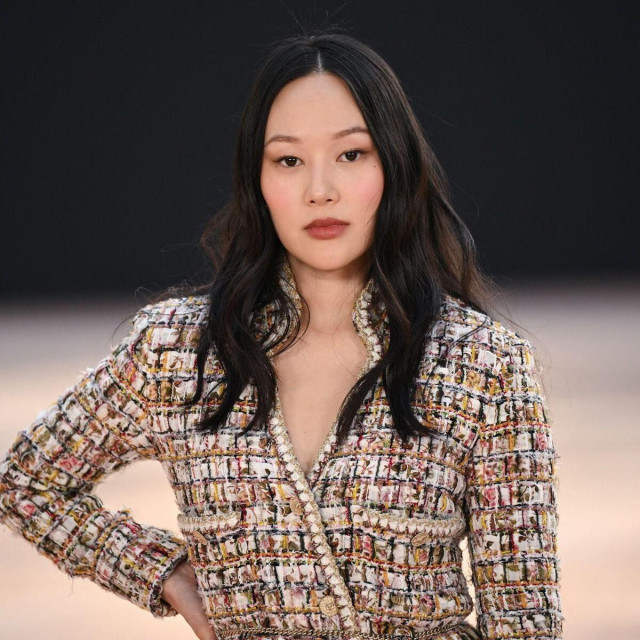 Zvijezda u usponu na Chanelovoj modnoj reviji u Parizu početkom 2025.