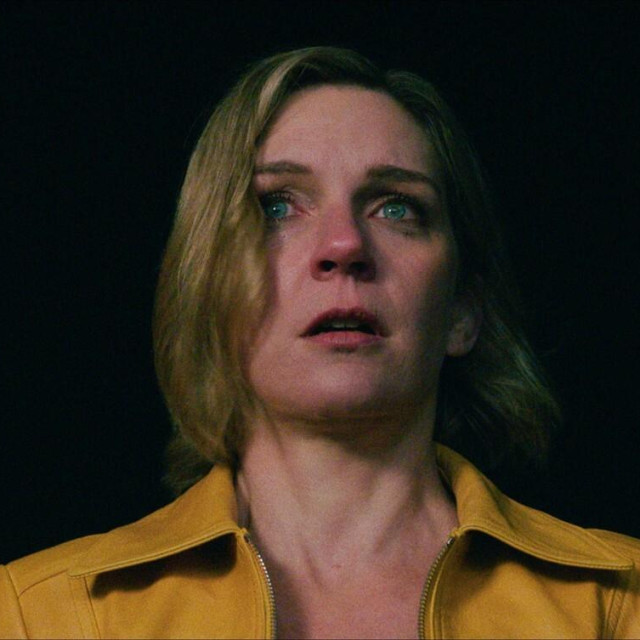 Rhea Seehorn u  seriji ”Pluribus”  glumi književnicu koja se nađe u postapokaliptičnom svijetu jednoumlja