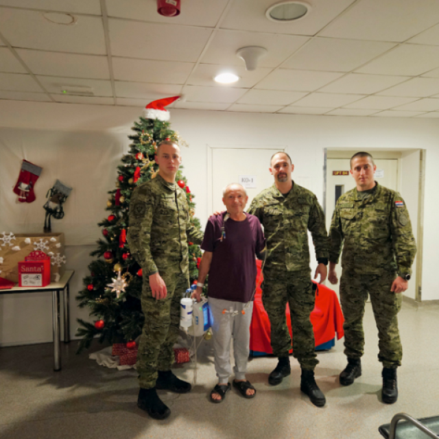 Vojni policajci s Josipom Topolovcem