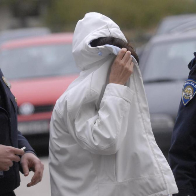 Privođenje žene/Ilustracija