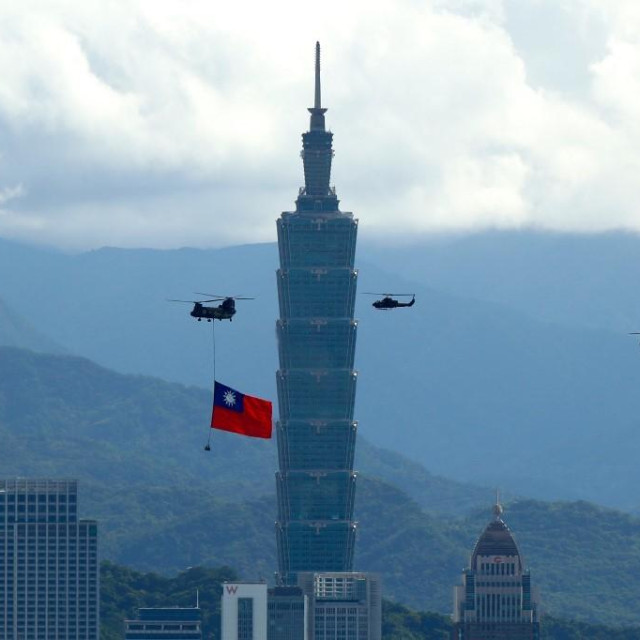 Vojni helikopteri iznad Tajvana