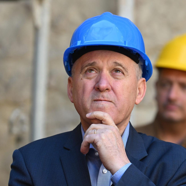 Branko Bačić, potpredsjednik Vlade i ministar graditeljstva
 