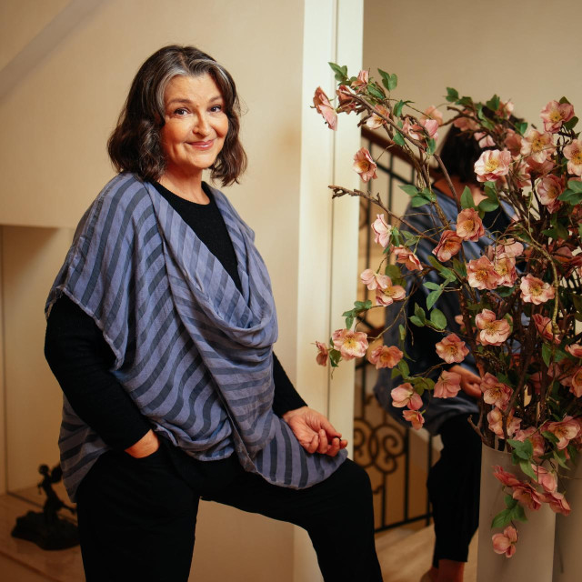 ”Volim biti zaljubljena i znam kako ostati zaljubljena. Bilo bi lijepo uskoro posjetiti Sorrento ili Sardiniju. Dobro, može i Kostrena. S njim”, iskrena je