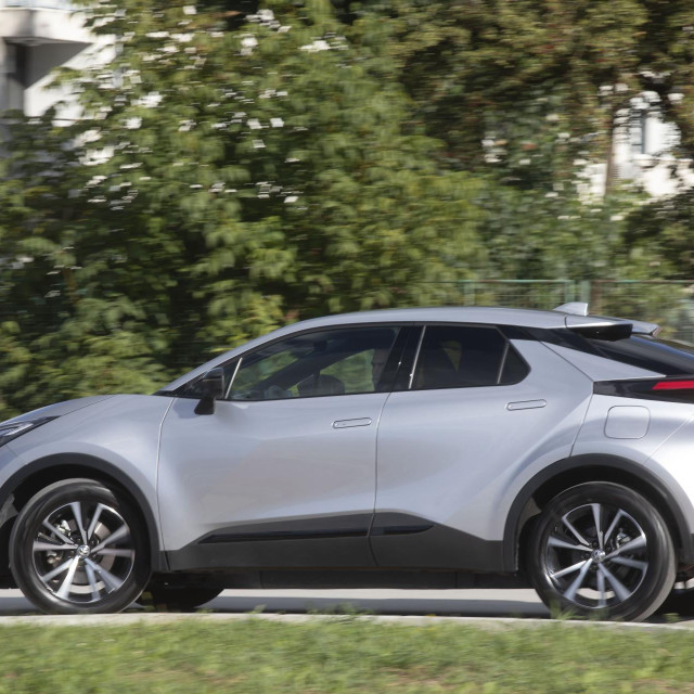 test Toyota C-HR PHEV