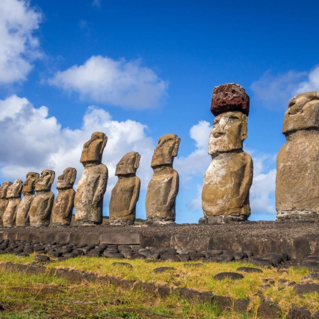 Moai s Uskršnjih otoka