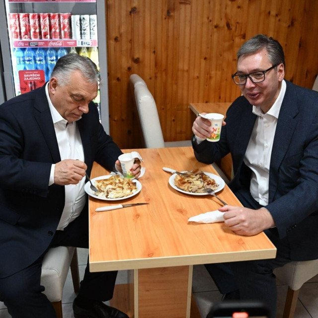 Orban i Vučić jedu burek