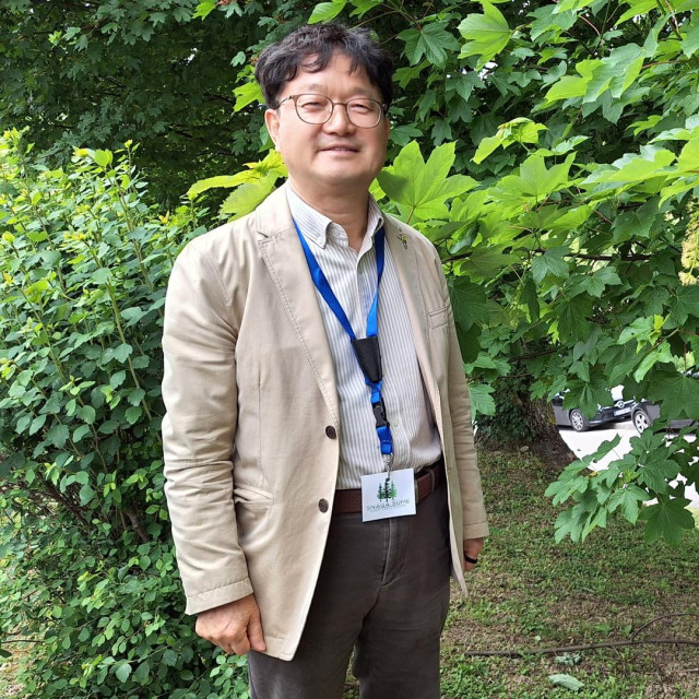 Won Sop Shin, korejske su vlasti zbog njegova zalaganja prije desetak godina šumsku terapiju uvrstile u službeno priznate metode preventive i liječenja