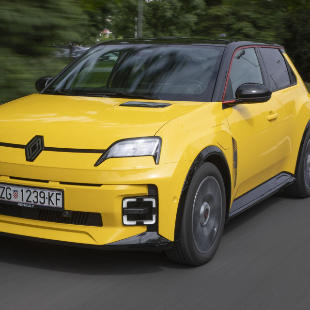 Zagreb, 090525.
Auto klub test Renault 5.