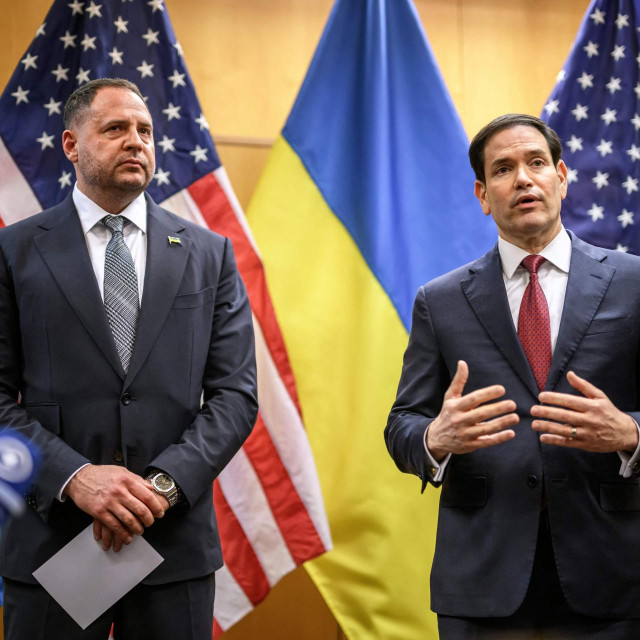 Andrij Jermak i američki državni tajnik Marco Rubio na konferenciji za novinare tijekom razgovora o mirovnom planu u Ženevi