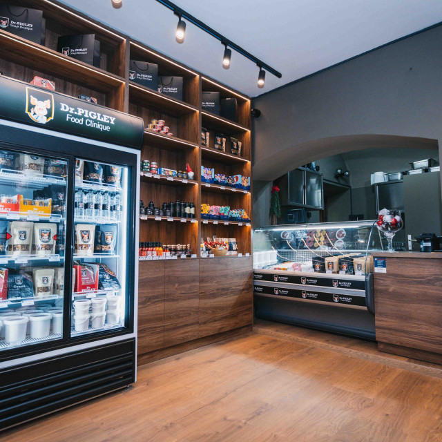 Trgovina se nalazi u Radićevoj ulici