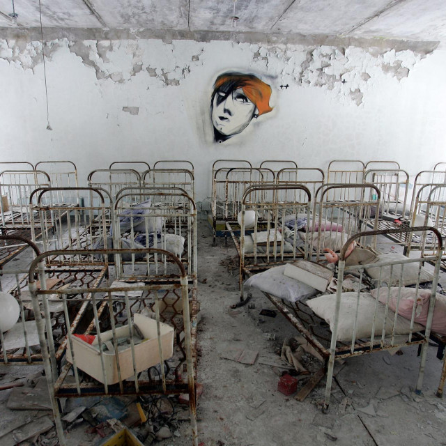 Spavaonica u vrtiću u Pripjatu, napuštenom gradu u blizini Černobilske nuklearne elektrane (arhivska fotografija)