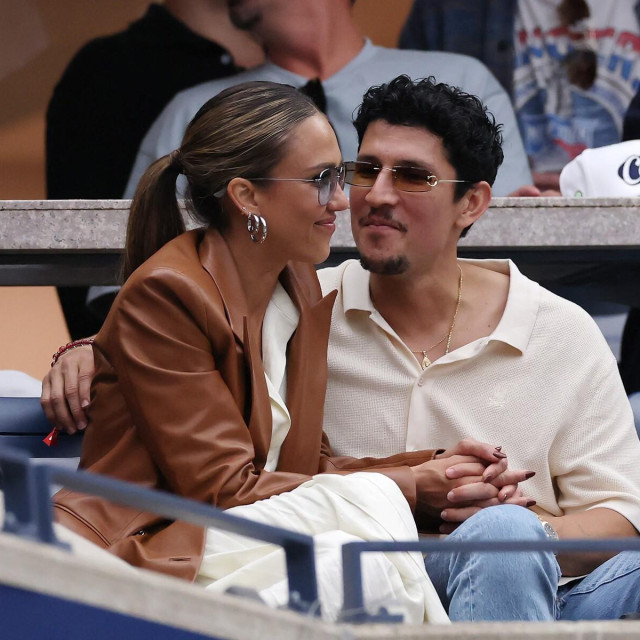 Jessica Alba i Danny Ramirez