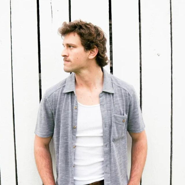 Ovaj “hrvatski” kauboj s Floride na američku turneju se zaputio u trošnom kombiju te uz gitaru nosi još samo štap za ribičiju