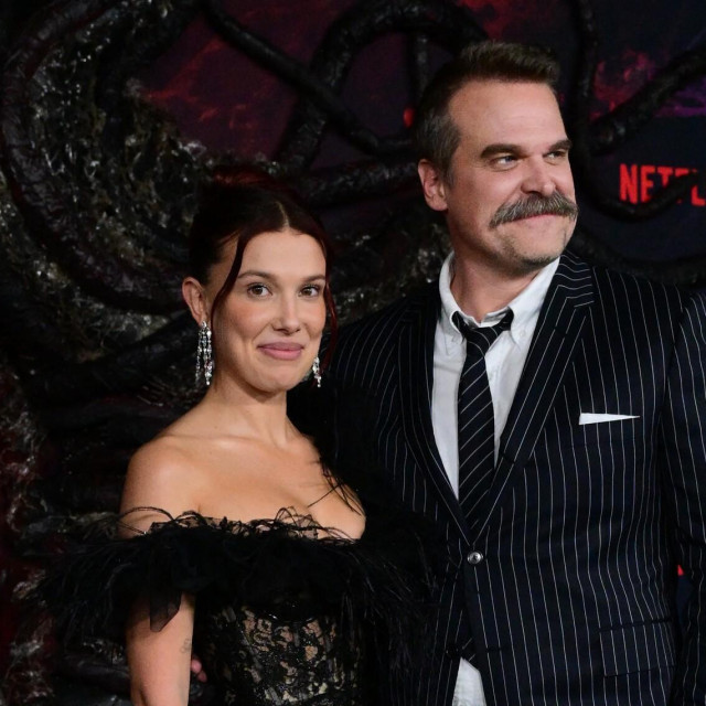 Millie Bobby Brown i David Harbour