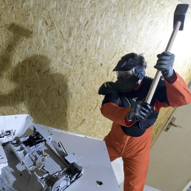 Prva Smashit prostorija za razbijanje stvari s ciljem izbacivanja stresa koju je osmislio i ciji je vlasnik Tomislav Stanić