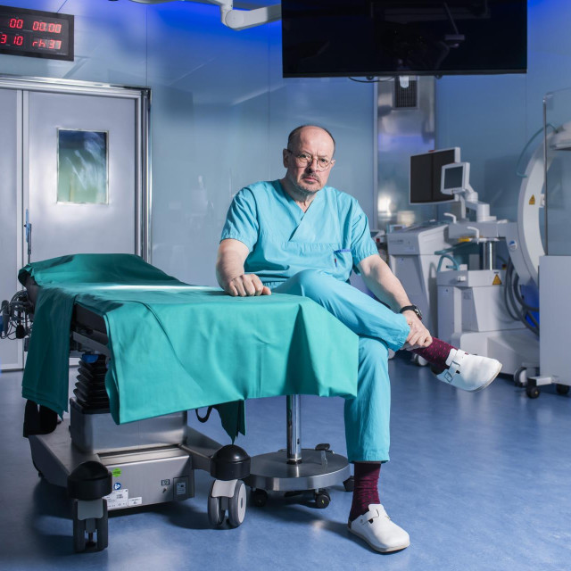 -JL- NEXT -
Sveta Nedelja, 280324.
Radiochirurgia Zagreb, specijalna bolnica koja se bavi dijagnostikom i lijecenjem karcinoma.
Na fotografiji: ravnatelj Dragan Schwarz.