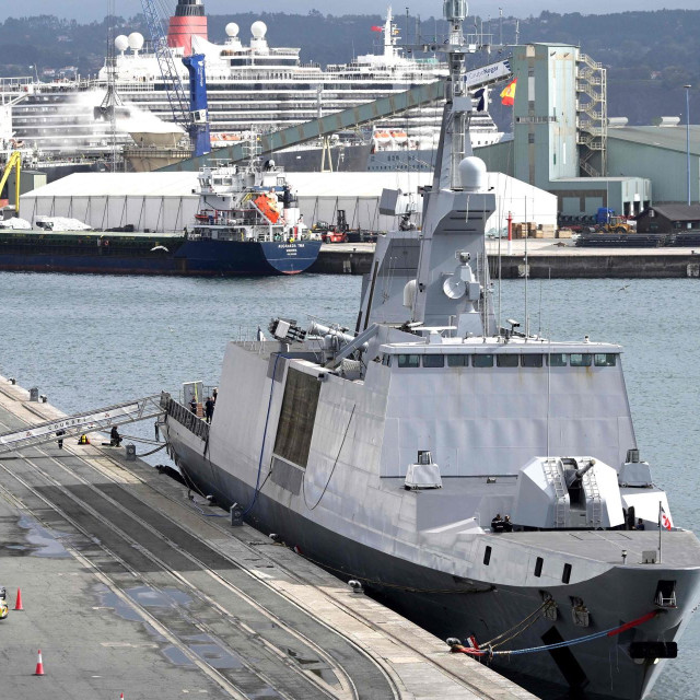 Francuski brod u luci Coruna na sjeverozapadu Španjolske nakon zapljene 2,4 tone kokaina pred Madeirom