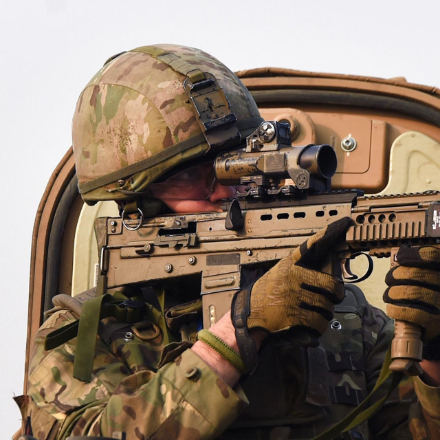 Britanska vojna policija je ranije provela nekoliko istraga zbog tvrdnji o nedoličnom ponašanju snaga u Afganistanu, uključujući pripadnike SAS-a, no ministarstvo obrane je reklo da nije pronašlo dovoljno dokaza