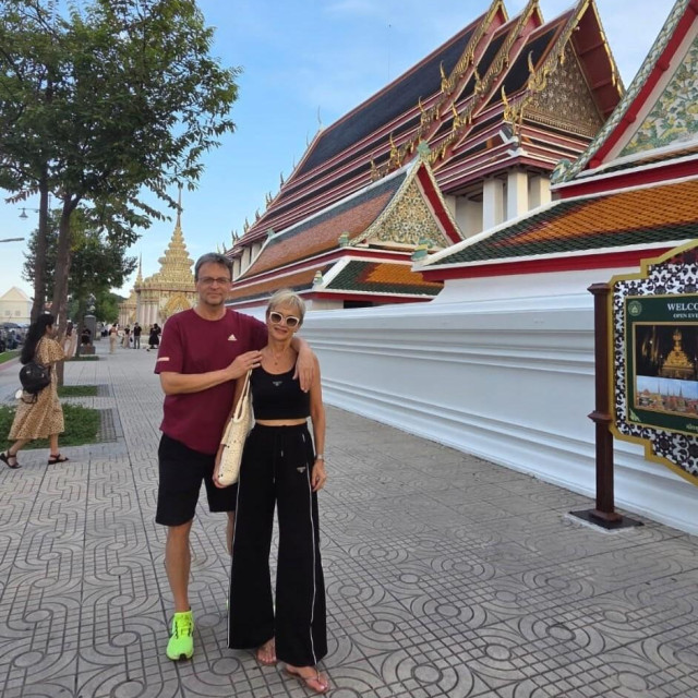 Saša i supruga posjetili su i kompleks budističkog hrama Wat Pho u Bangkoku, a riječ je o jednom od najvećih i najstarijih hramova u gradu