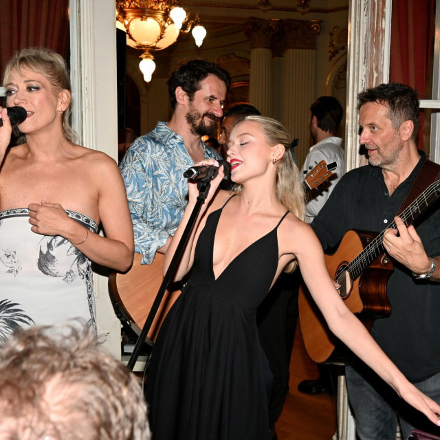 Lana Barić (lijevo) i Gita Hajdarhodžić na koncertu ‘Forevergreen‘