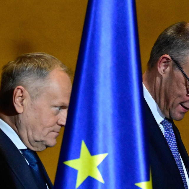 Donald Tusk (lijevo) u društvu njemačkog kancelara Friedricha Merza